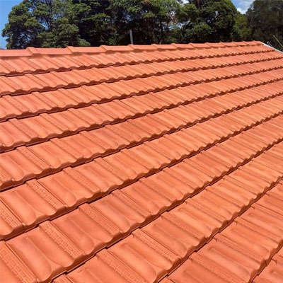 Common roof noises and what they indicate about roof behaviour