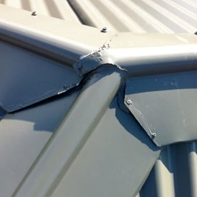 Common Metal Roof Ridge Capping Problems That Lead to Leaks - Ridge capping defects