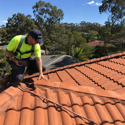 When Do Roof Tiles Need Replacing - Tiled roof inspection